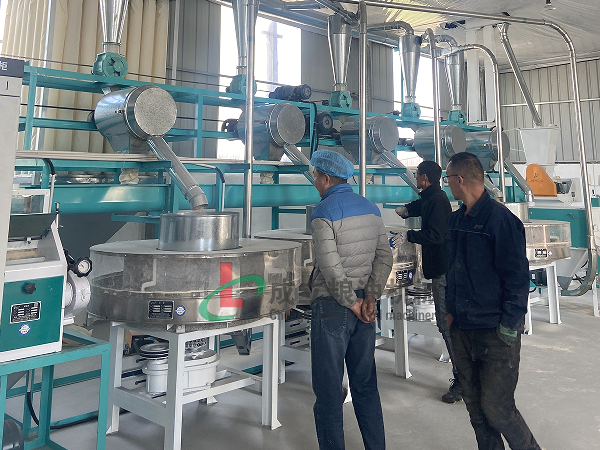 鶴壁客戶訂購4+2組石磨面粉機(jī)，運(yùn)行良好